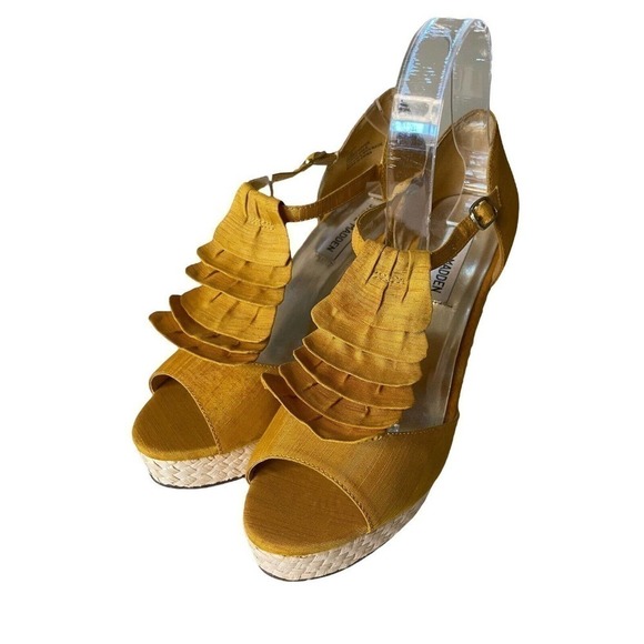 Steve Madden Valour Ruffle Sandals Weave Wedge Shoes Size 7.5 Mustard Buckle - Picture 4 of 9